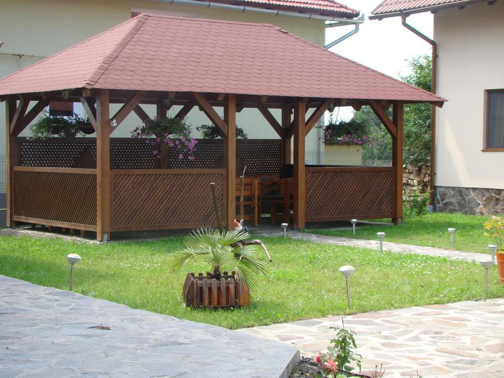 Colt De Rai Hotel Covasna Exterior foto